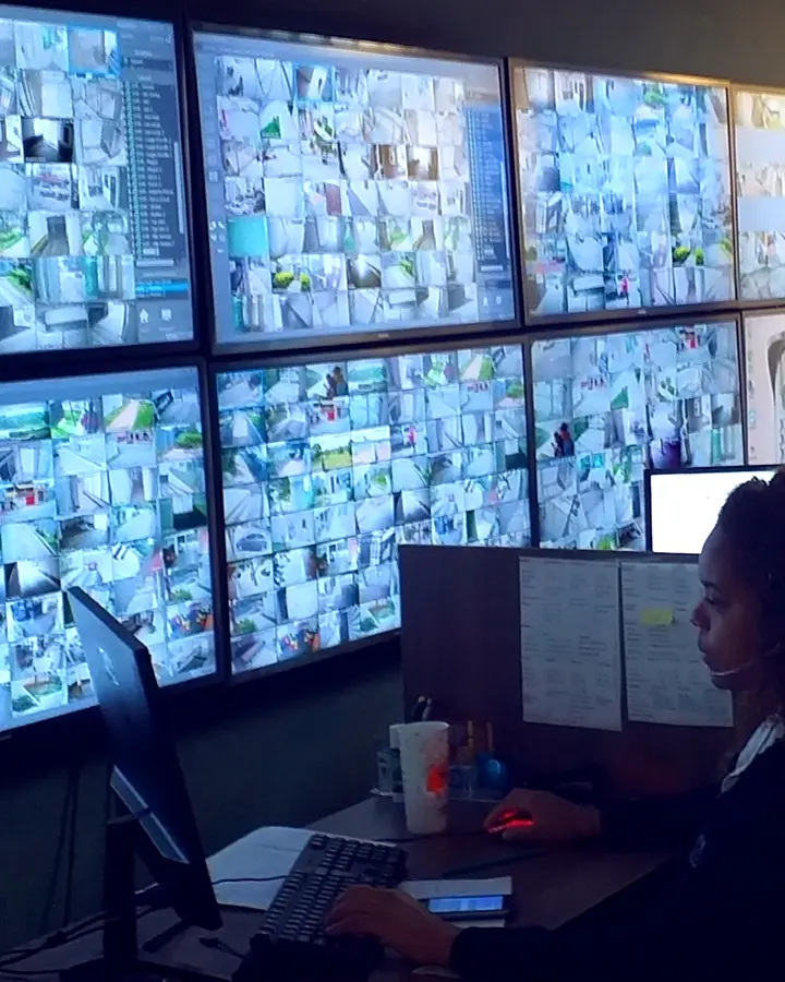 Equipe OKTAFORCE monitorando condomínios em operação híbrida